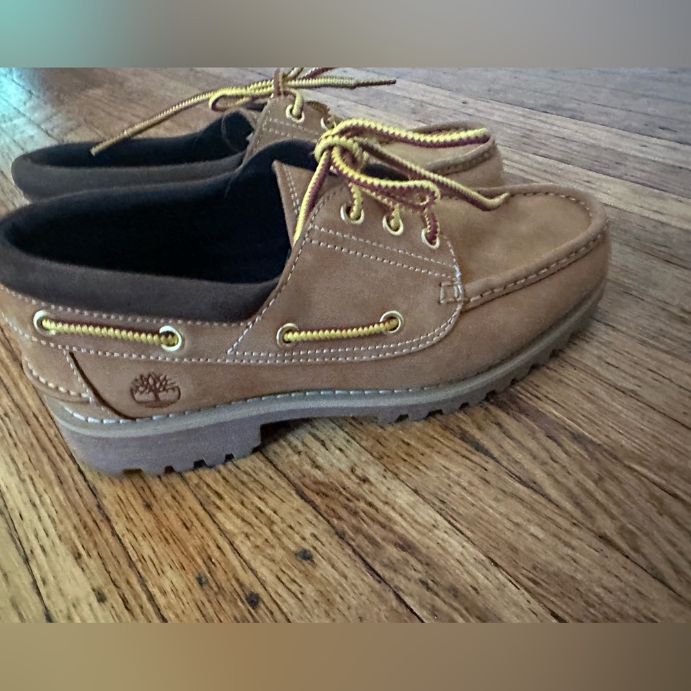 3 eye lug sole timberland boat shoes—EUC